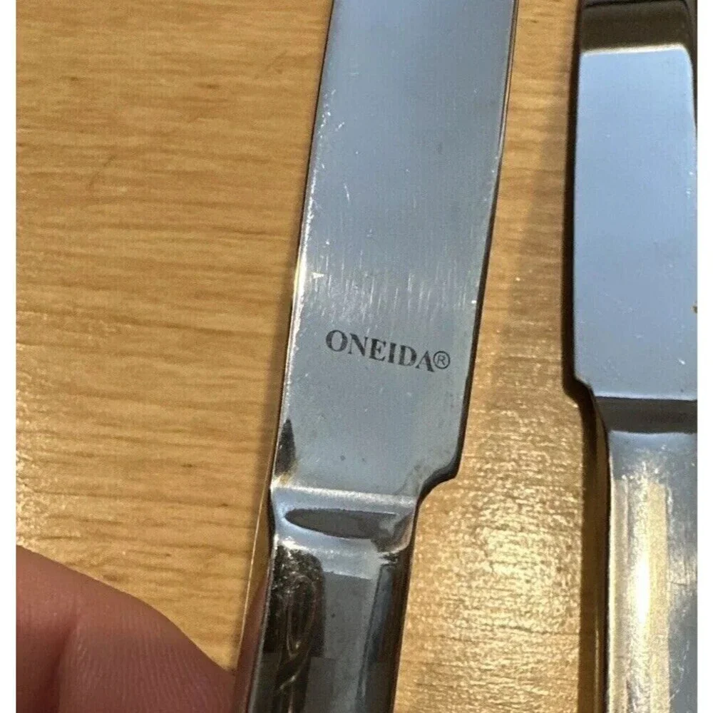 Oneida ILLUMINA   Glossy & Frosted Stripe Stainless Flatware 4 Dinner Knives